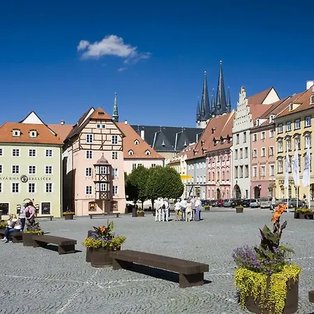 Daire Elizabeth Cheb